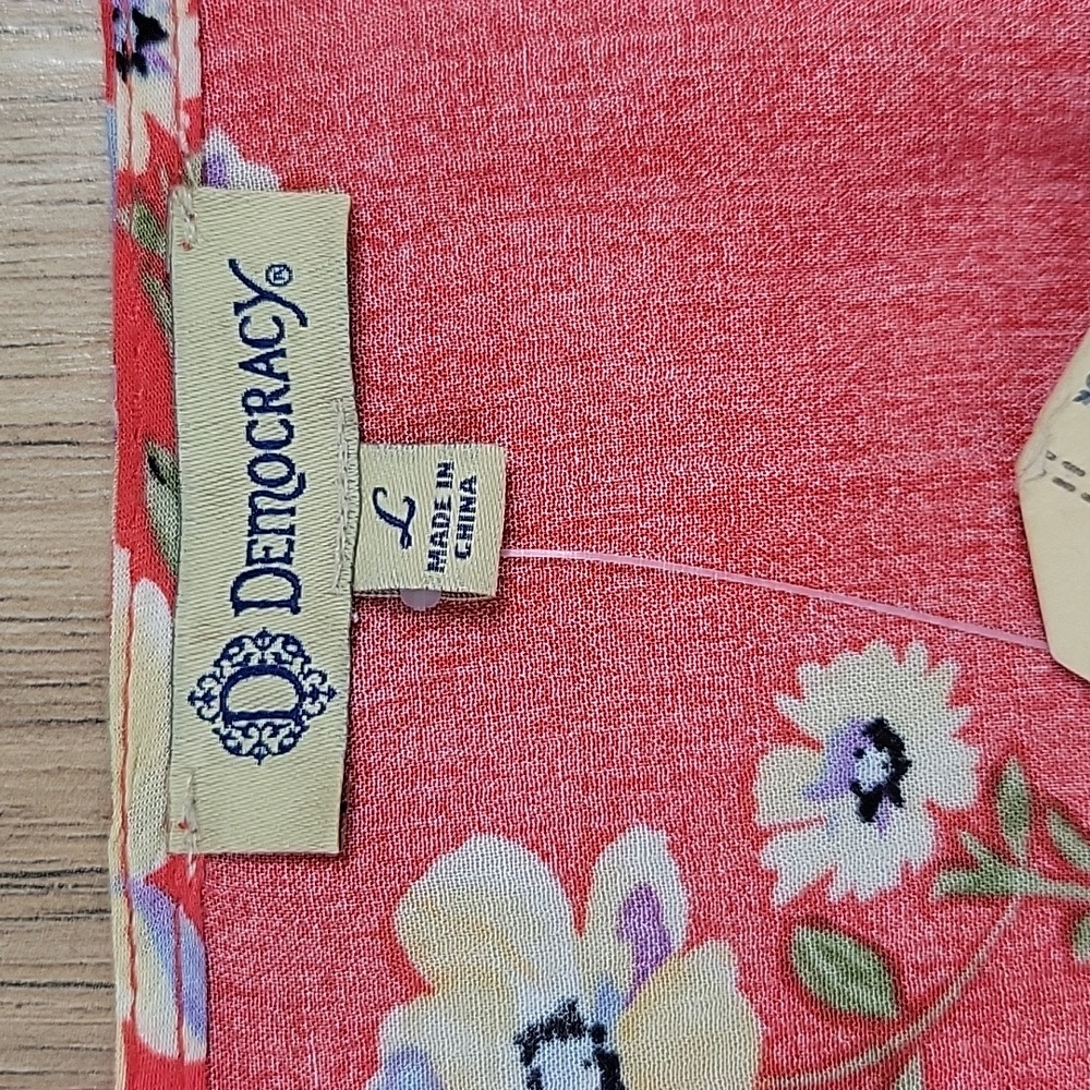 Democracy Red Floral Ruffle Blouse - Picture 4 of 9